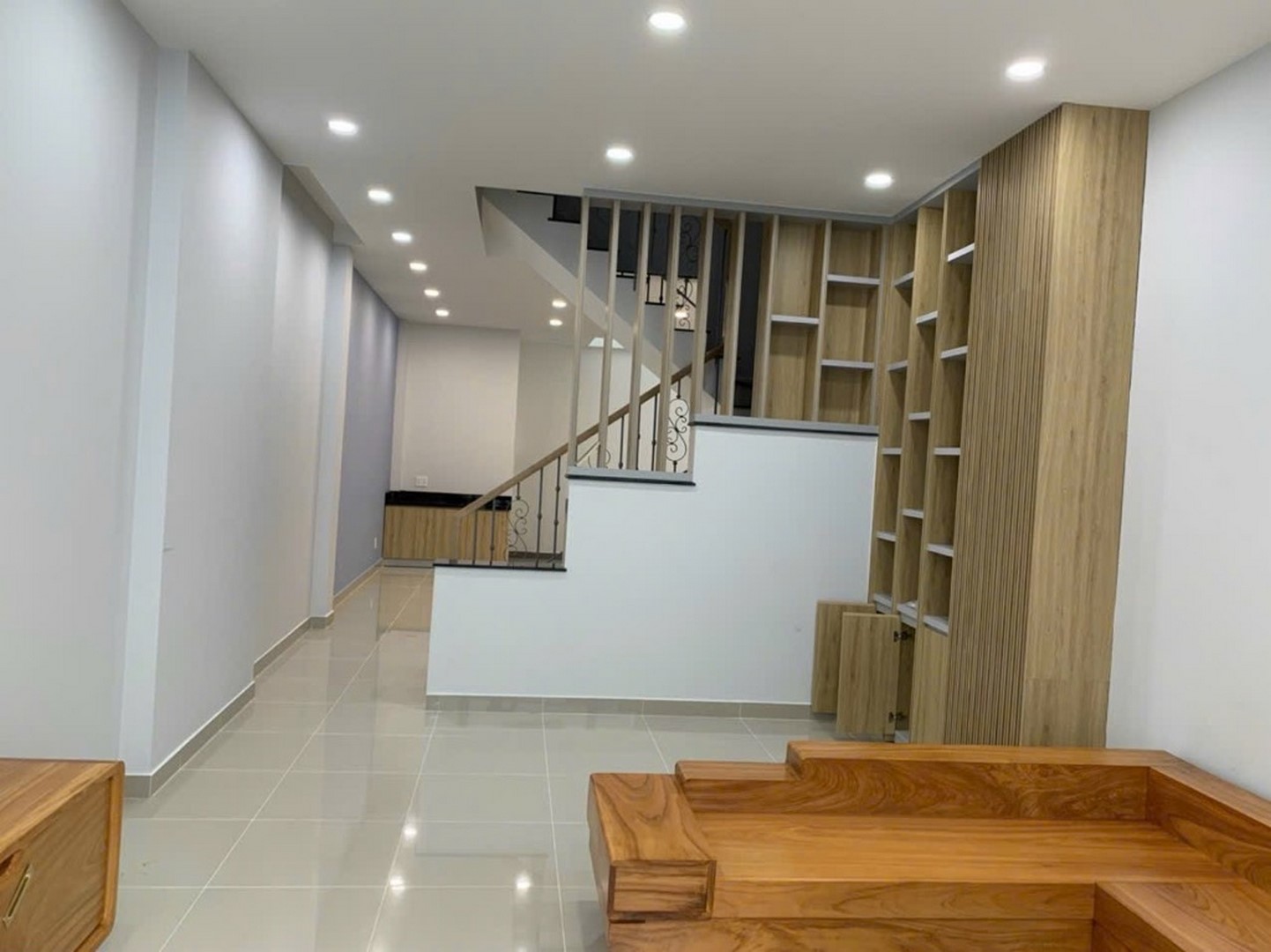 BÁN NHÀ 98M² –8.2 TỶ, KHU VỰC HOÀNG DIỆU 2, THỦ ĐỨC, XE HƠI NGỦ TRONG NHÀ – GẦN CÔNG VIÊN, ĐH NGÂN HÀNG